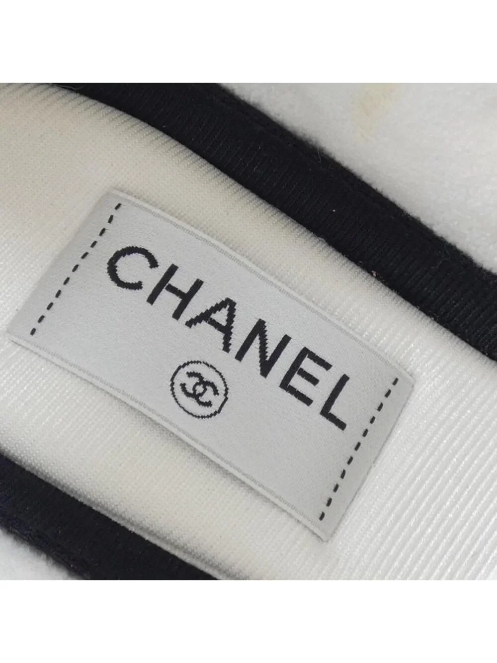 Chanel Sneakers Beige - Picture 6 of 6